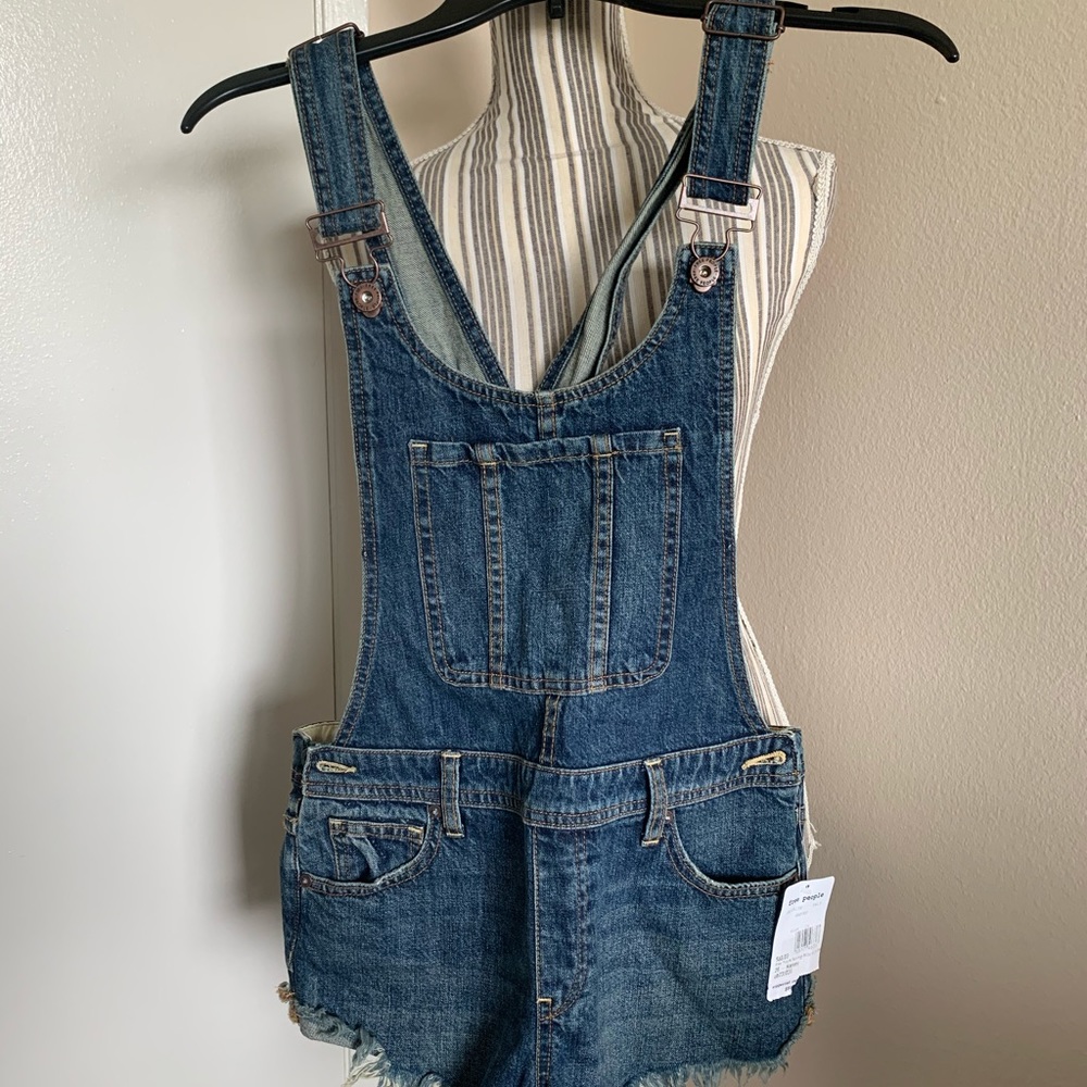 Free people – Blue Jean short jumper/Overalls!
